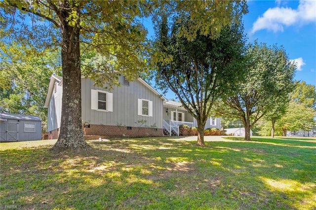 914 Ferndale Drive, Thomasville, NC 27360