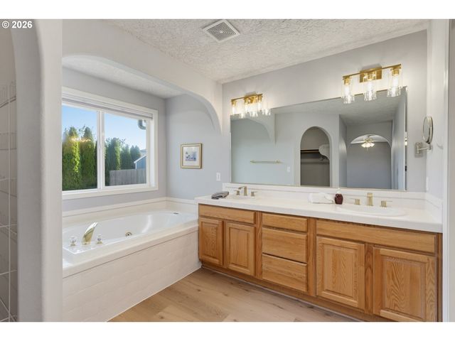 13617 Ne 6TH Ct, Vancouver, WA 98685