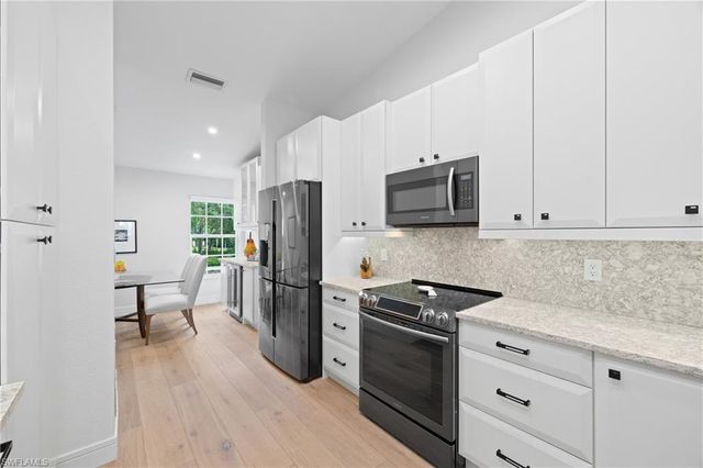 818 Tanbark DR 204, Naples, FL 34108