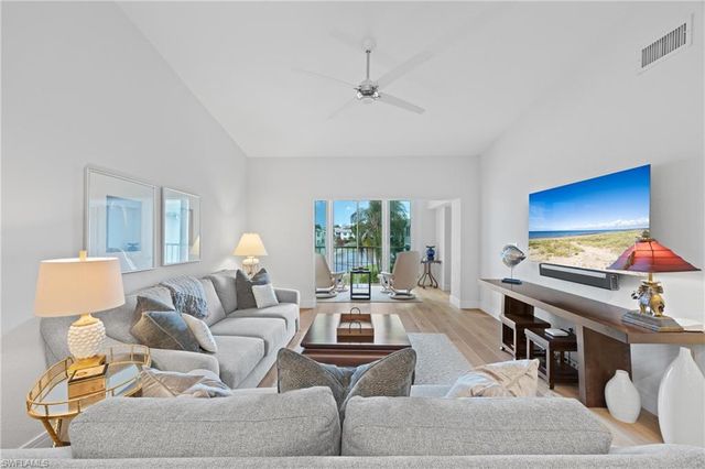 818 Tanbark DR 204, Naples, FL 34108