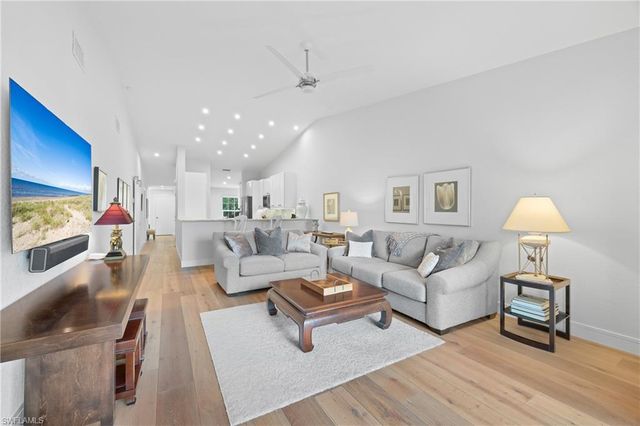 818 Tanbark DR 204, Naples, FL 34108