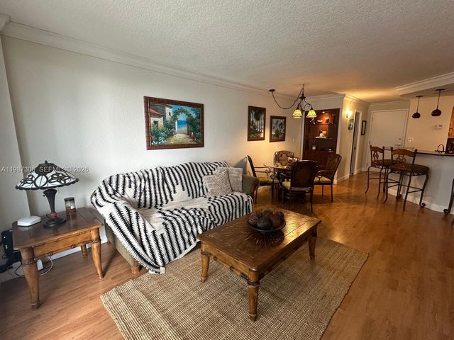 6917 Collins Ave 812, Miami Beach, FL 33141