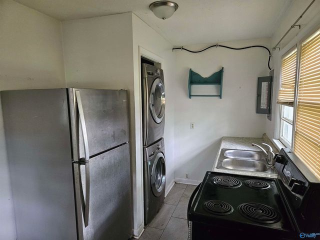 2911 8th Avenue SW, Huntsville, AL 35805