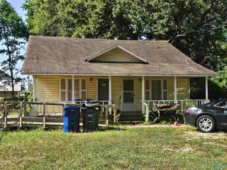 2911 8th Avenue SW, Huntsville, AL 35805