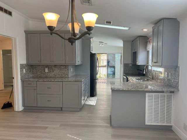 6761 NW 45th Avenue, Coconut Creek, FL 33073