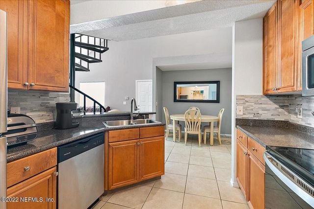 27 ARBOR CLUB Drive 209, Ponte Vedra Beach, FL 32082
