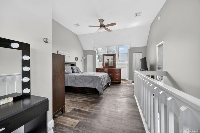 228 W Clearwater Road, Lindenhurst, NY 11757