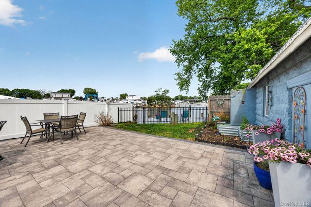 228 W Clearwater Road, Lindenhurst, NY 11757