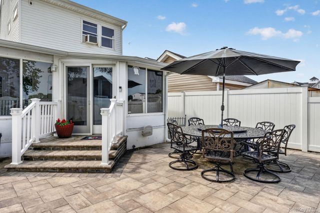 228 W Clearwater Road, Lindenhurst, NY 11757