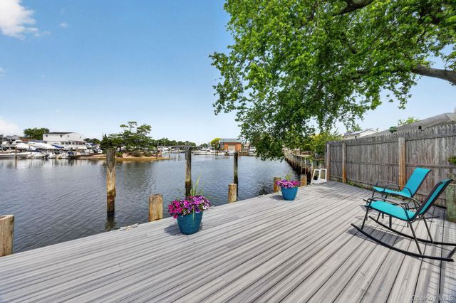 228 W Clearwater Road, Lindenhurst, NY 11757