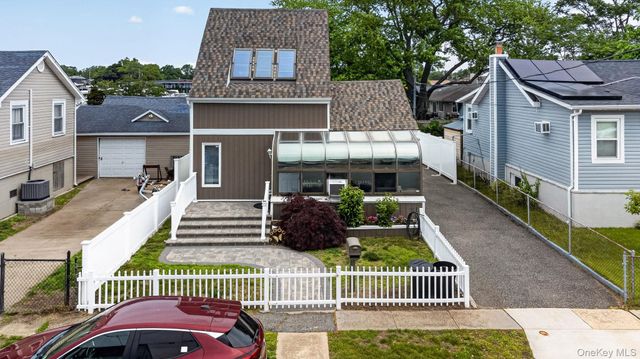 228 W Clearwater Road, Lindenhurst, NY 11757