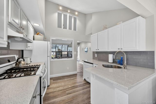228 W Clearwater Road, Lindenhurst, NY 11757