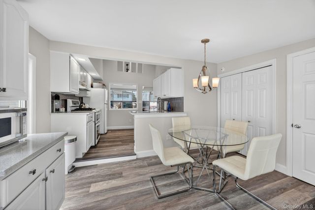 228 W Clearwater Road, Lindenhurst, NY 11757