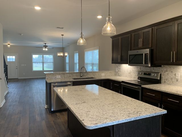 95A CAGES RD, Hendersonville, TN 37075