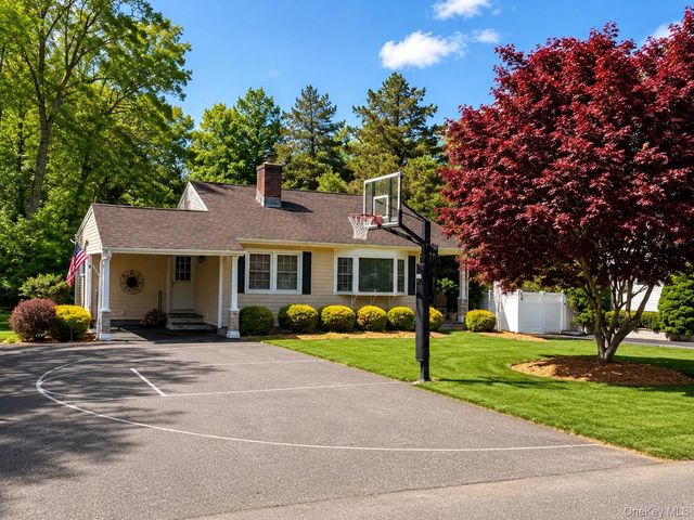 7 Ursular Court, Smithtown, NY 11787