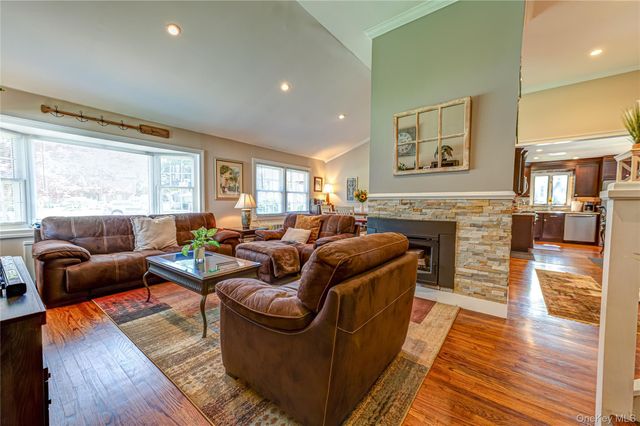 7 Ursular Court, Smithtown, NY 11787