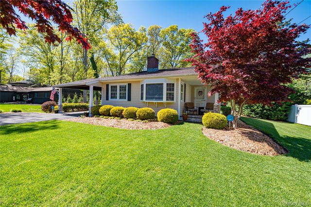 7 Ursular Court, Smithtown, NY 11787