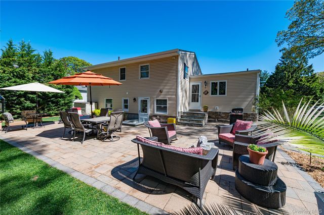 7 Ursular Court, Smithtown, NY 11787