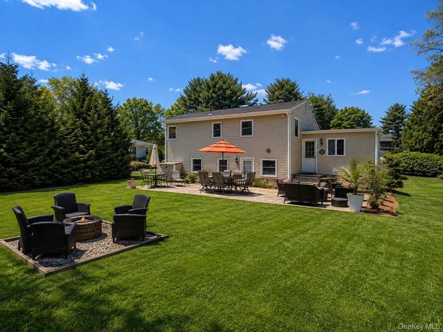 7 Ursular Court, Smithtown, NY 11787