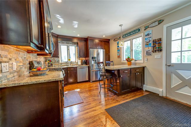 7 Ursular Court, Smithtown, NY 11787