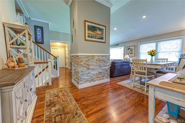 7 Ursular Court, Smithtown, NY 11787