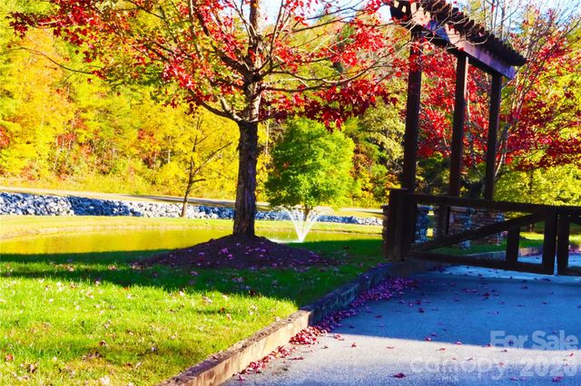 1594 High Valley Way, Lenoir, NC 28645