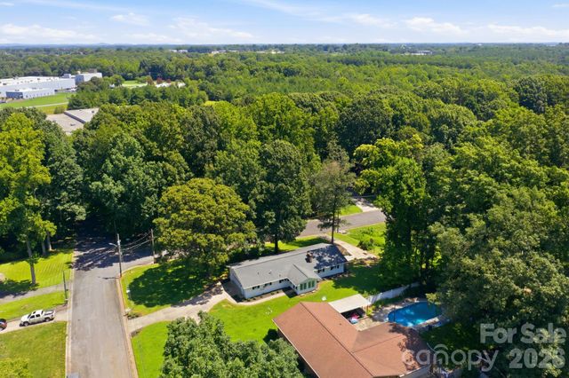 803 E 24th Street, Newton, NC 28658