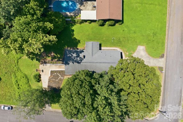 803 E 24th Street, Newton, NC 28658