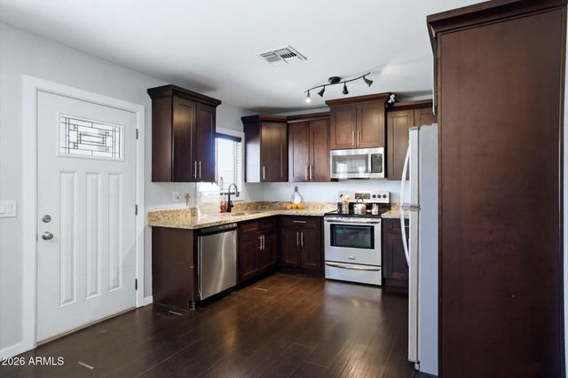 2732 E ROESER Road, Phoenix, AZ 85040