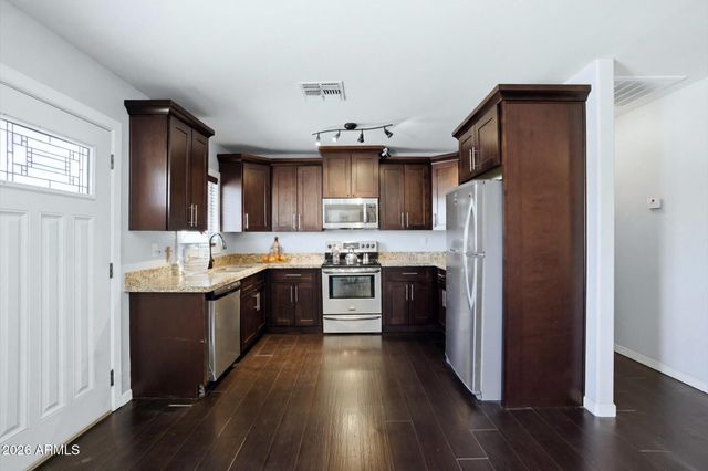 2732 E ROESER Road, Phoenix, AZ 85040