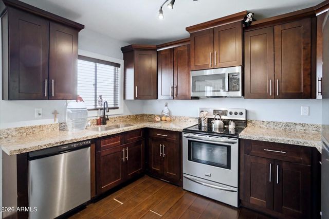 2732 E ROESER Road, Phoenix, AZ 85040