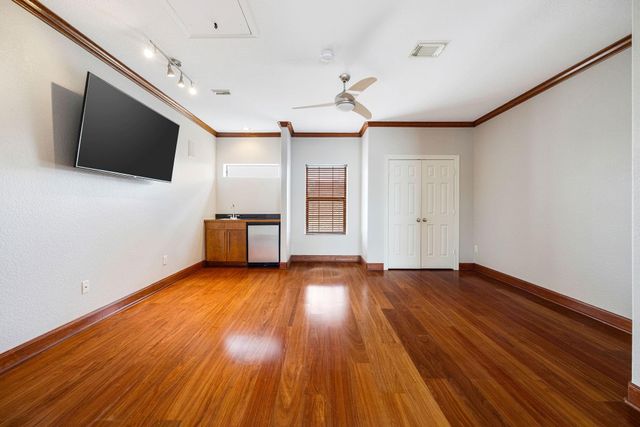 932 Knox Street, Houston, TX 77007