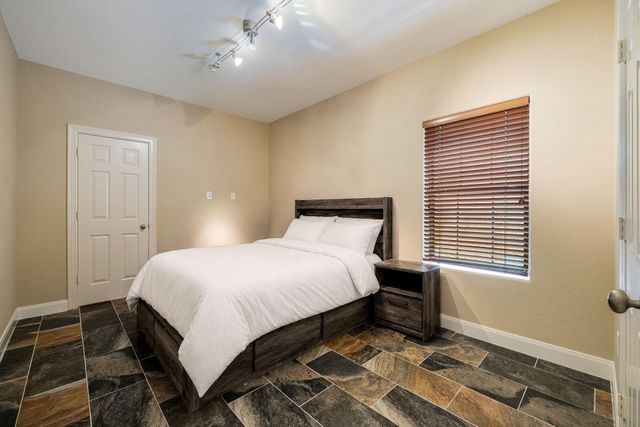932 Knox Street, Houston, TX 77007