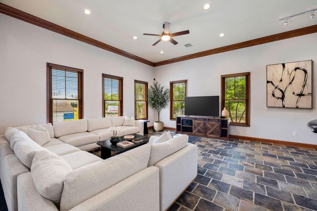 932 Knox Street, Houston, TX 77007