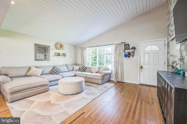 28 PENNLYN RD, Churchville, PA 18966