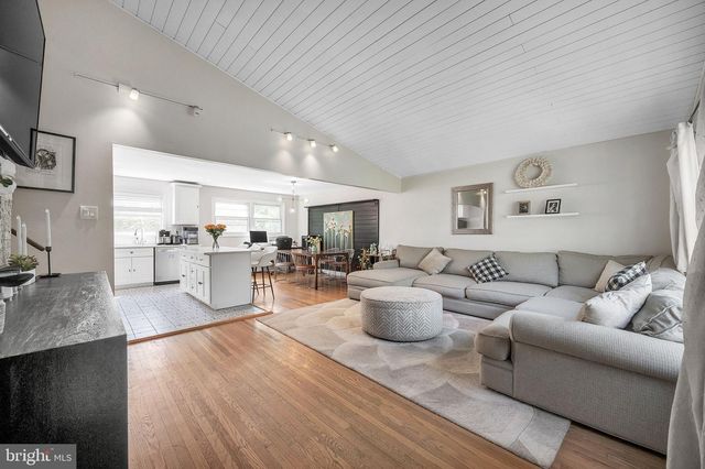 28 PENNLYN RD, Churchville, PA 18966