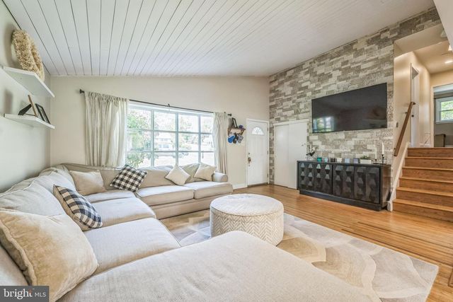 28 PENNLYN RD, Churchville, PA 18966