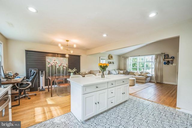 28 PENNLYN RD, Churchville, PA 18966