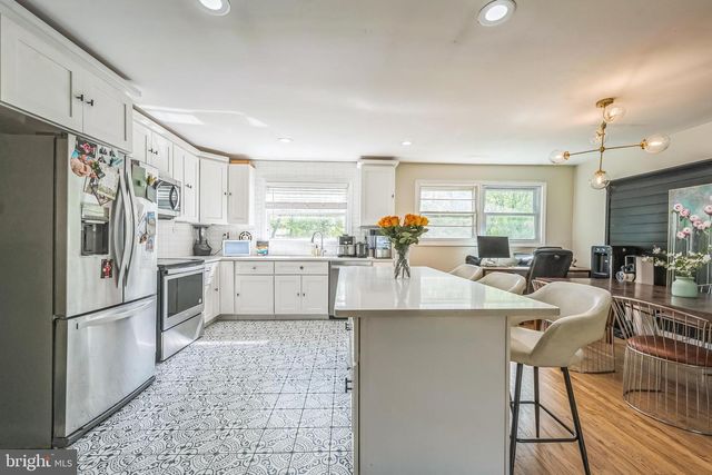 28 PENNLYN RD, Churchville, PA 18966