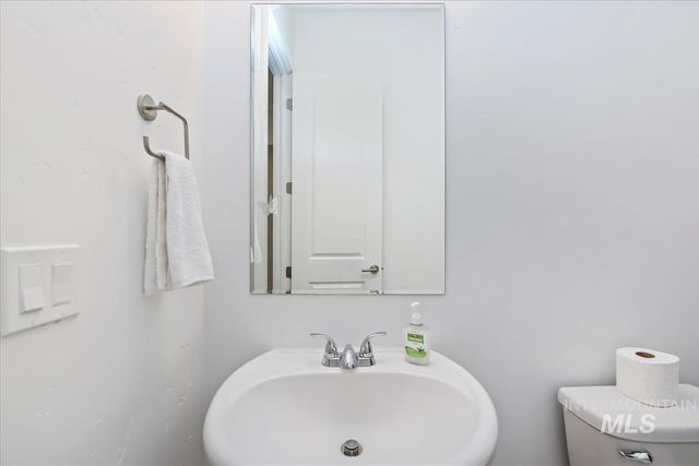 8807 E Snow Drop St, Nampa, ID 83687