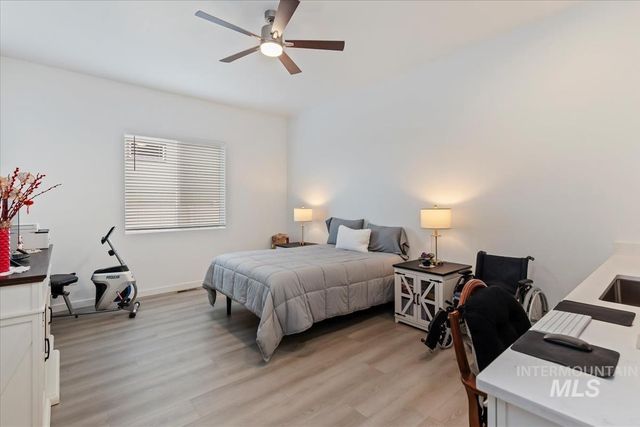 8807 E Snow Drop St, Nampa, ID 83687