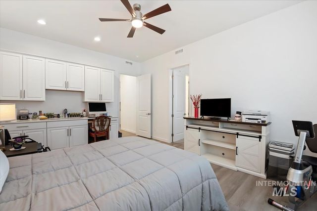 8807 E Snow Drop St, Nampa, ID 83687