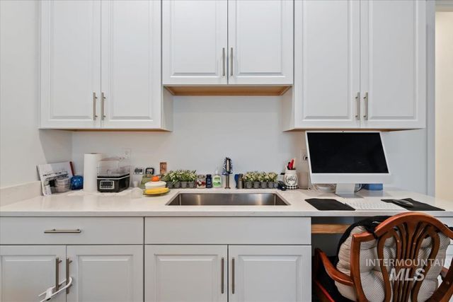 8807 E Snow Drop St, Nampa, ID 83687