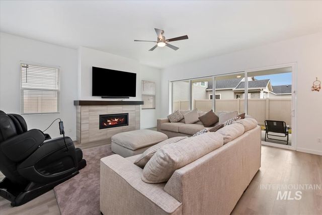 8807 E Snow Drop St, Nampa, ID 83687