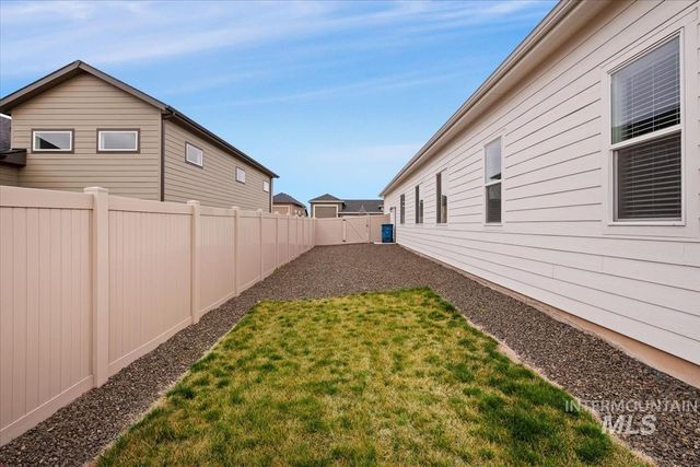 8807 E Snow Drop St, Nampa, ID 83687