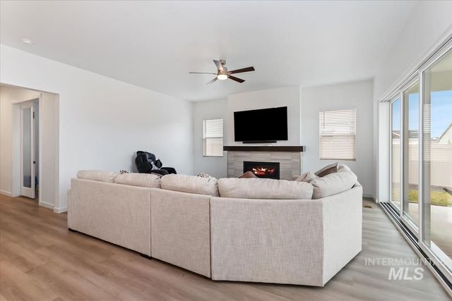 8807 E Snow Drop St, Nampa, ID 83687