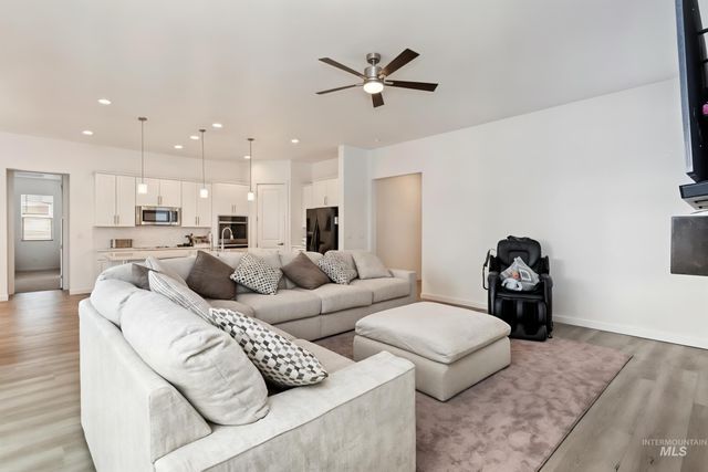 8807 E Snow Drop St, Nampa, ID 83687