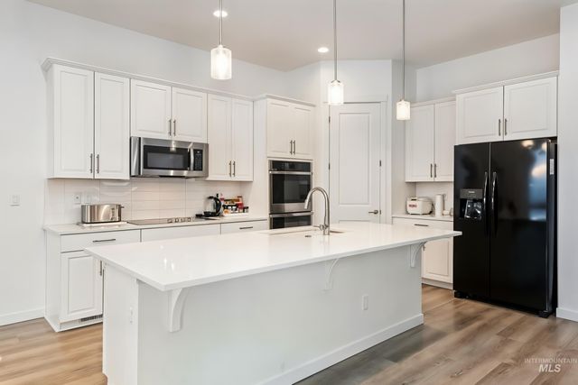 8807 E Snow Drop St, Nampa, ID 83687