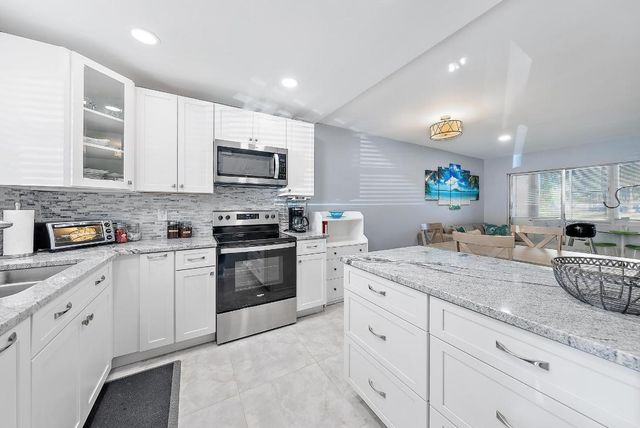 725 Lori Drive 111, Palm Springs, FL 33461