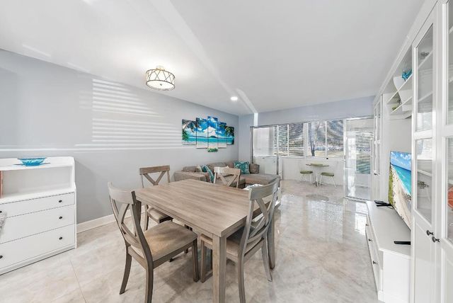 725 Lori Drive 111, Palm Springs, FL 33461